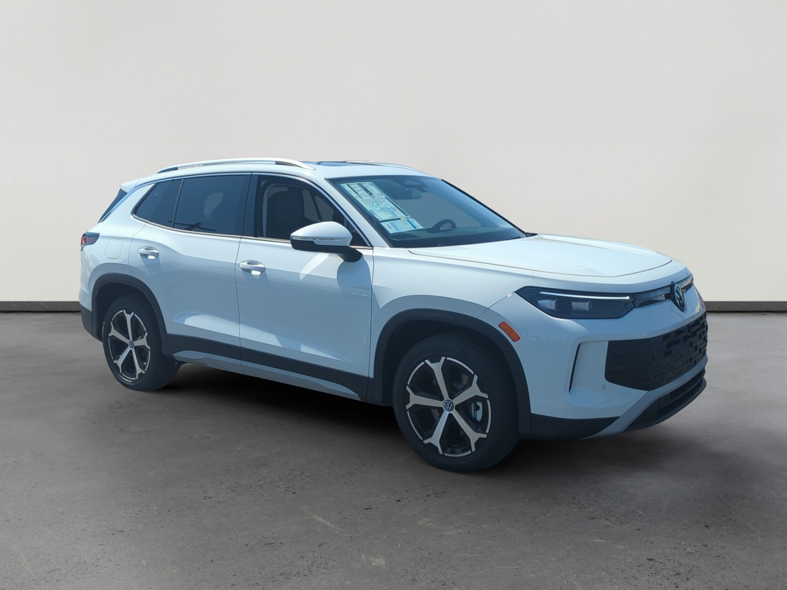 New 2025 Volkswagen Tiguan SE image 7