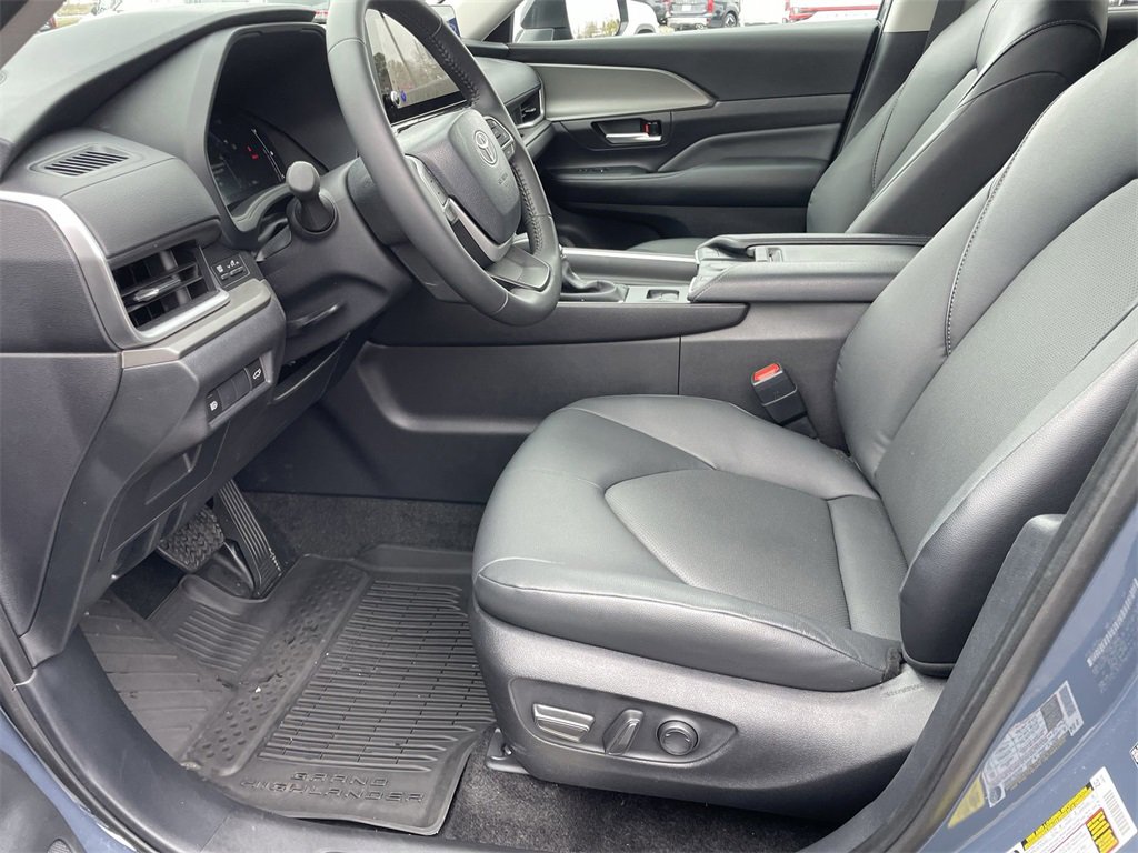 Used 2025 Toyota Grand Highlander AWD image 9