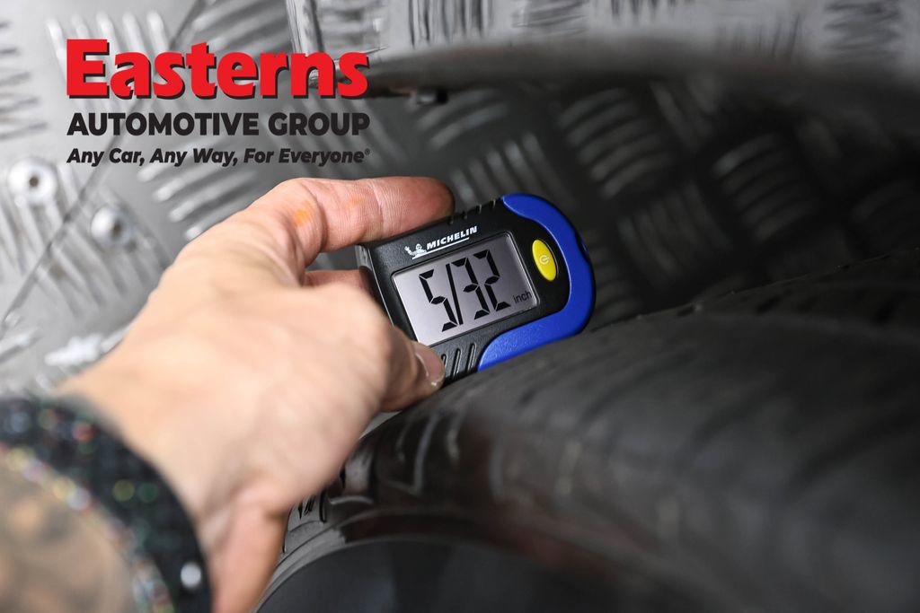 Used 2017 Chrysler Pacifica LX w/ Tire & Wheel Group FWD image 27