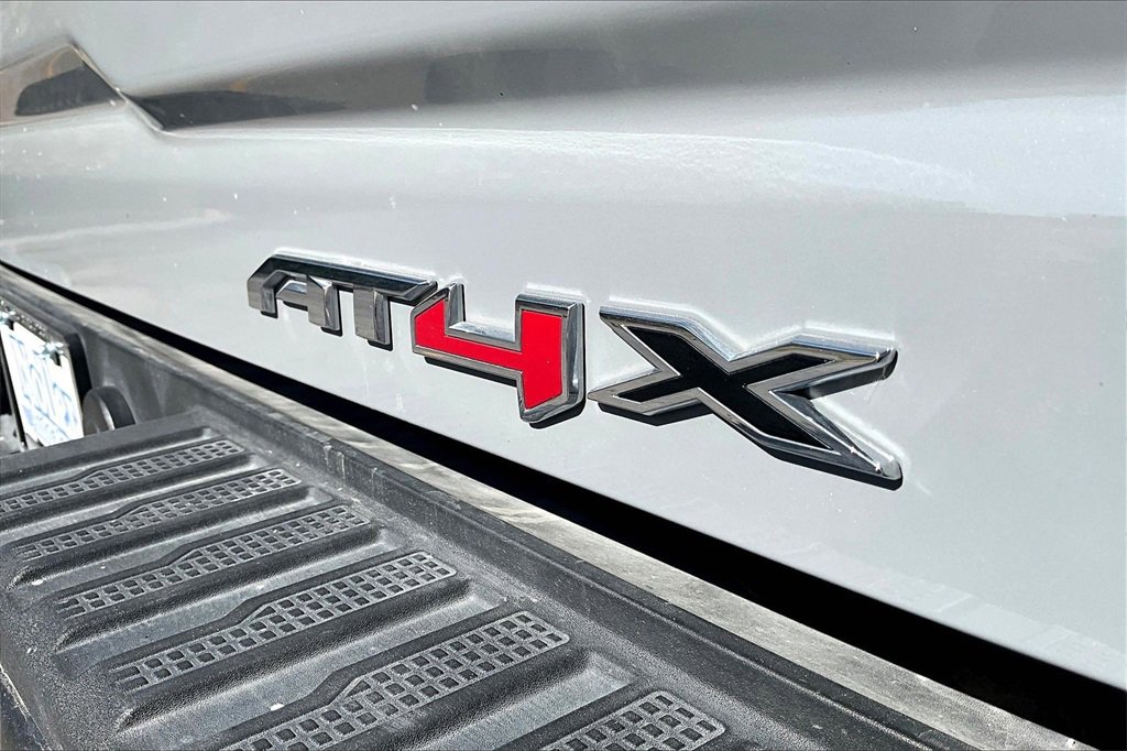 Used 2024 GMC Sierra 2500 AT4X w/ AT4X AEV Edition image 8