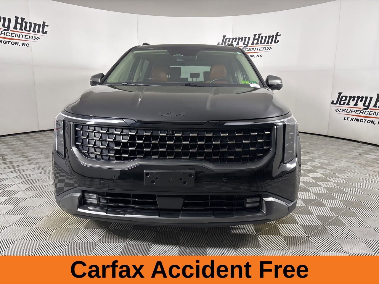 Used 2026 Kia Carnival SX w/ SX Dark Edition Package image 3