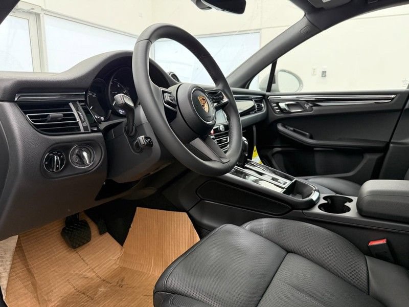 New 2026 Porsche Macan AWD/4WD image 4