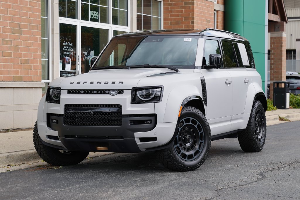 Used 2026 Land Rover Defender 110 OCTA AWD/4WD image 1