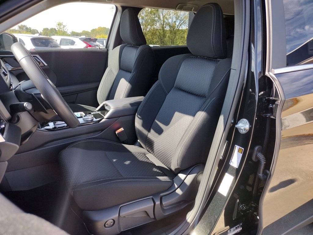 New 2025 Mitsubishi Outlander ES image 20