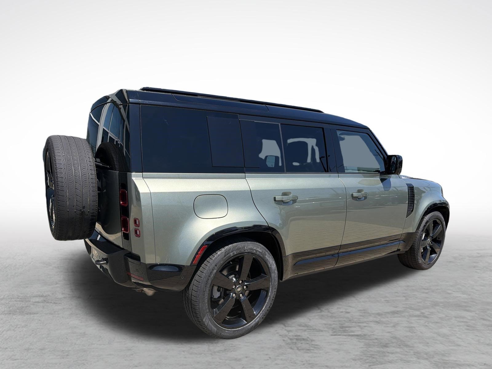 Used 2025 Land Rover Defender 110 X-Dynamic SE image 11