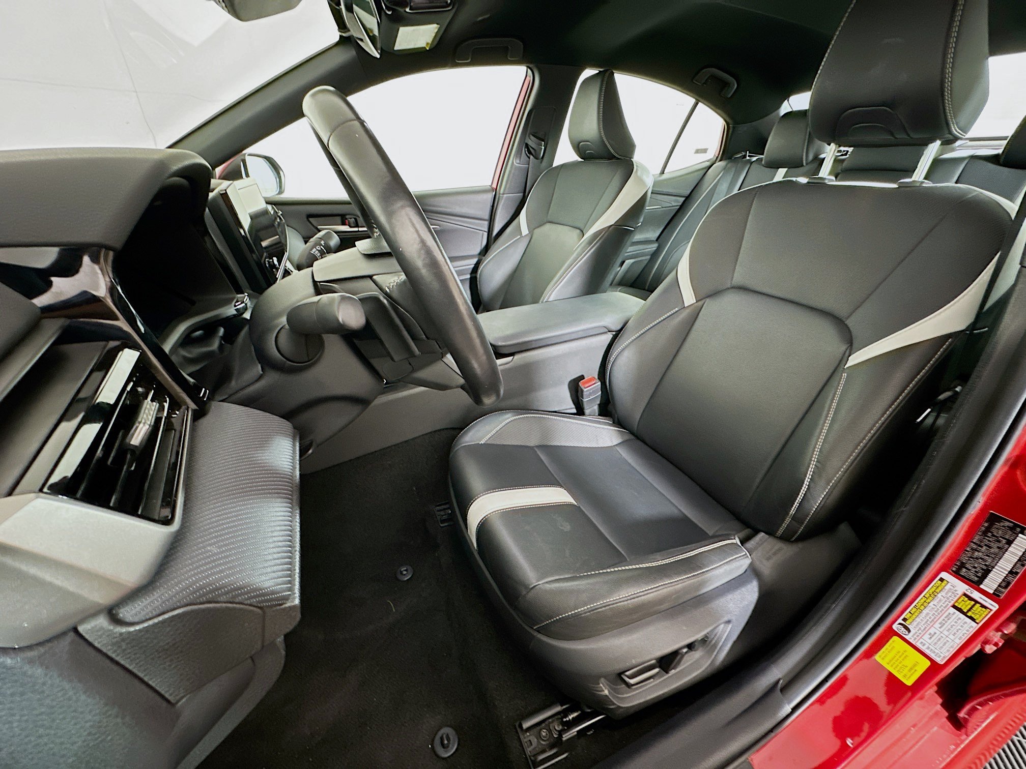 Used 2025 Toyota Camry SE FWD image 13