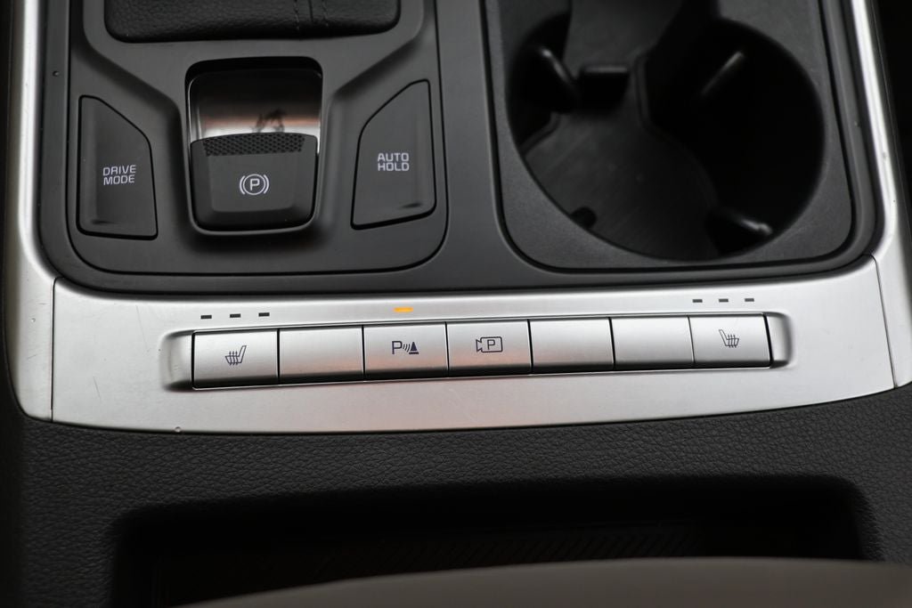 Used 2025 Kia Carnival FWD image 25