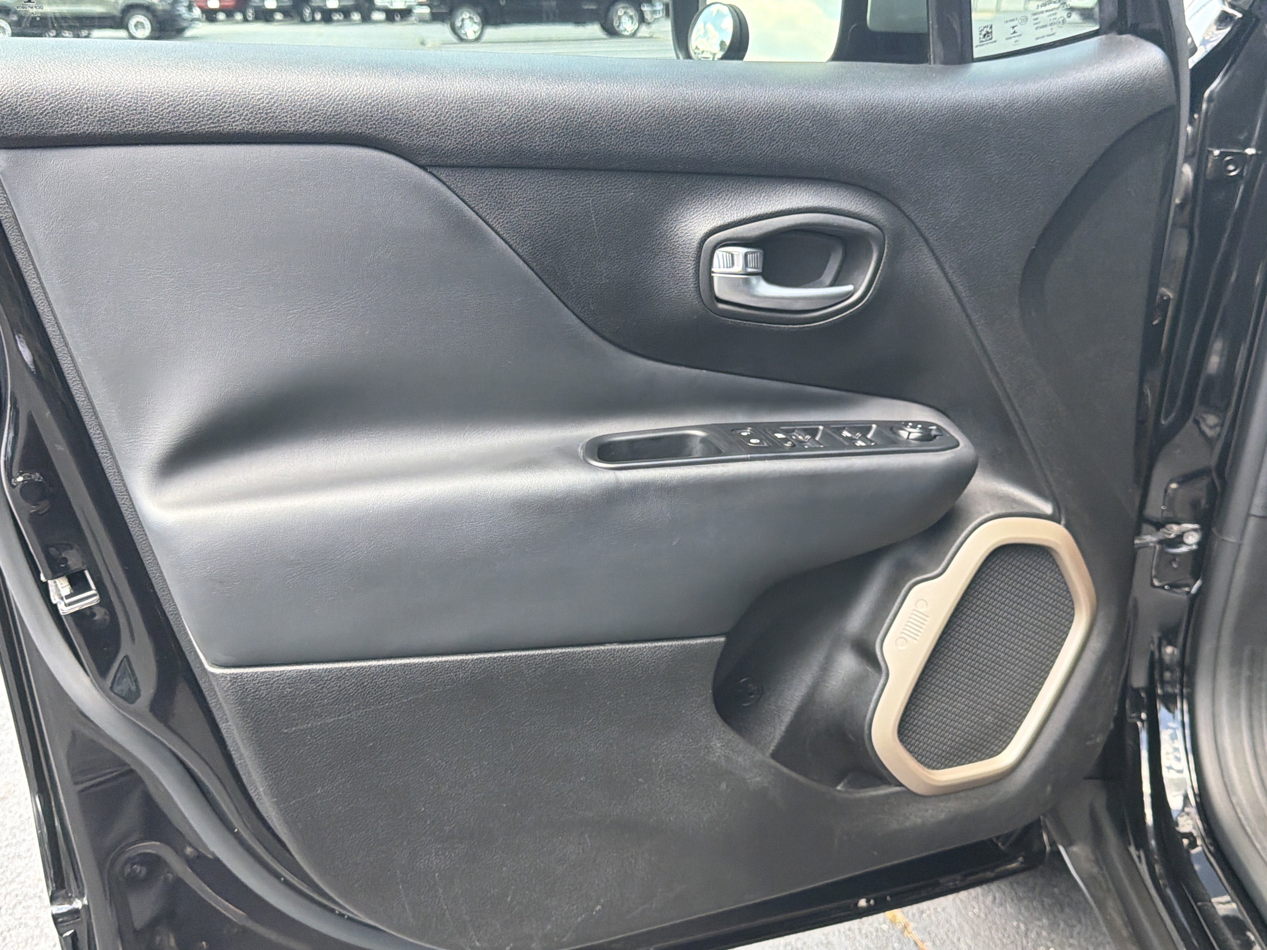 Used 2016 Jeep Renegade Limited FWD image 19