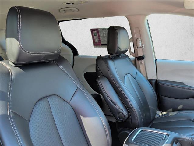 Used 2023 Chrysler Pacifica Touring-L image 23