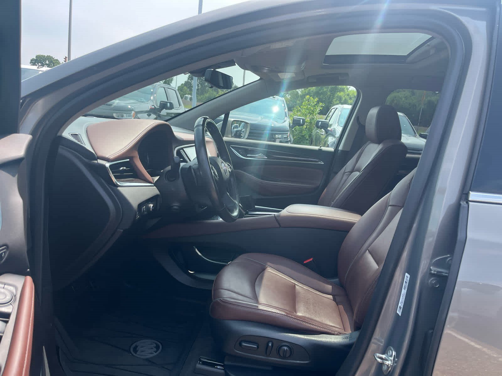 Certified 2019 Buick Enclave Avenir w/ Avenir Technology Package AWD/4WD image 8