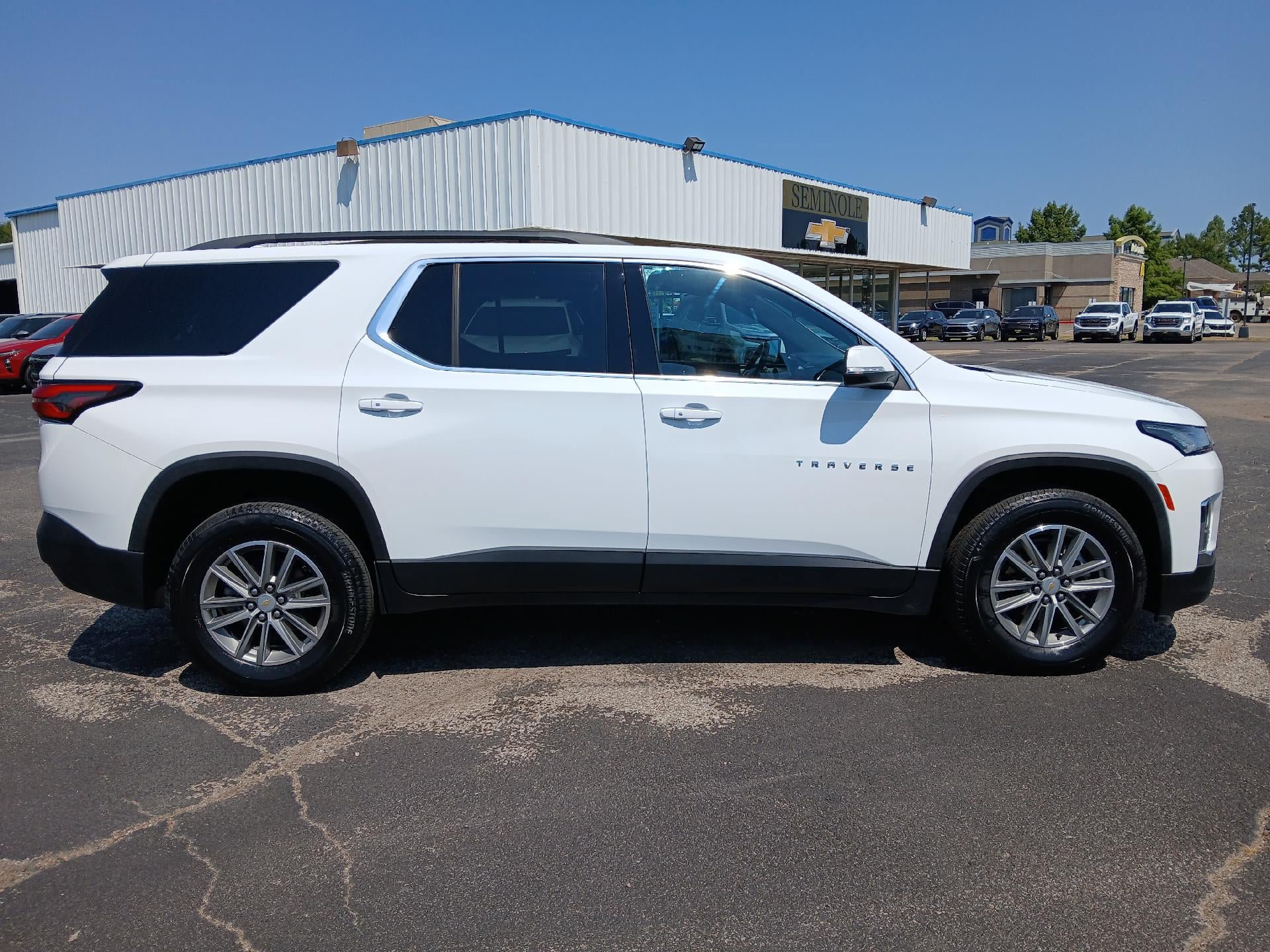 Used 2023 Chevrolet Traverse LT FWD image 7