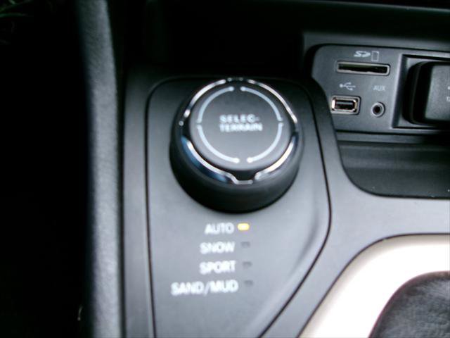 Certified 2017 Jeep Cherokee Sport AWD/4WD image 13