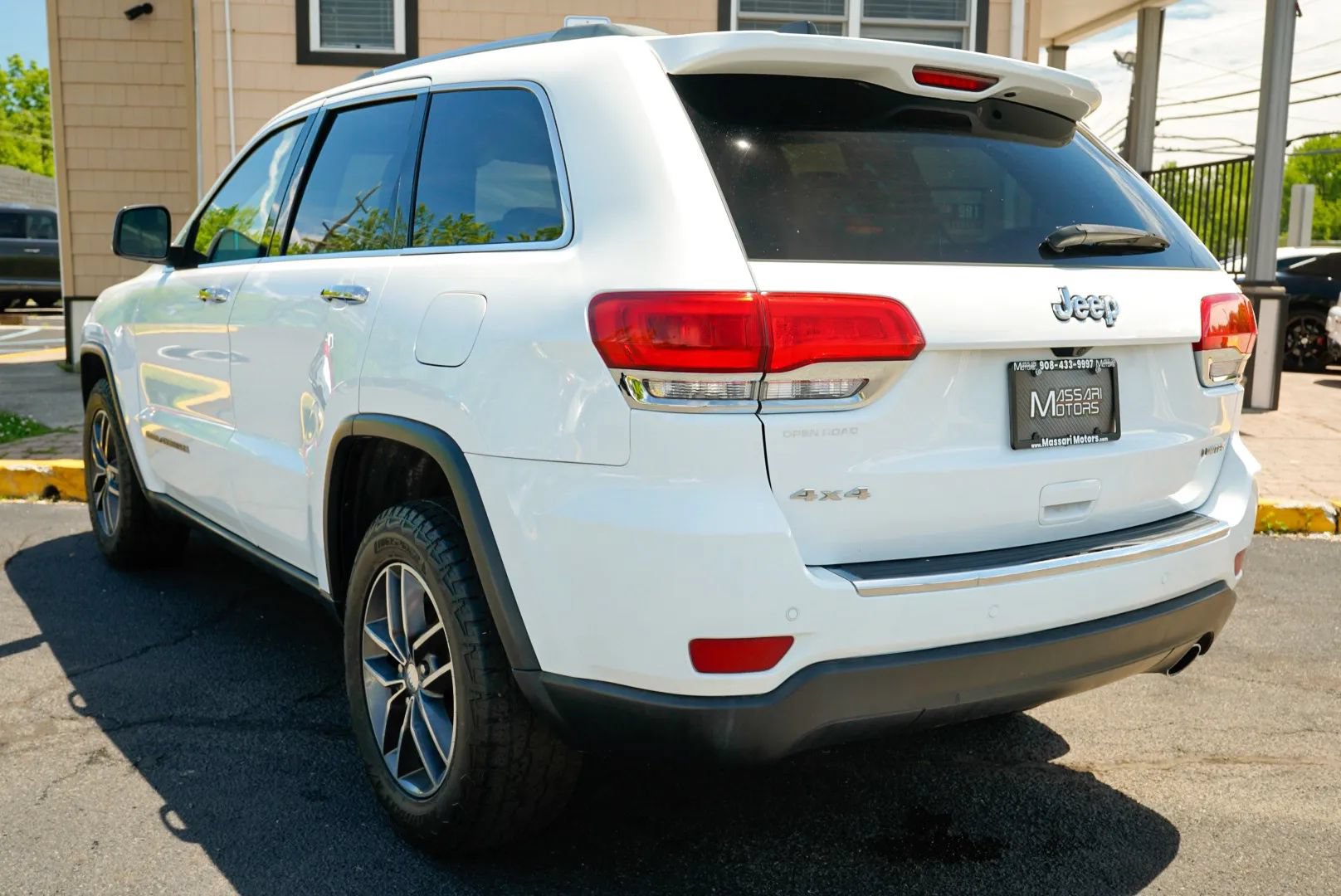 Used 2018 Jeep Grand Cherokee Limited AWD/4WD image 7