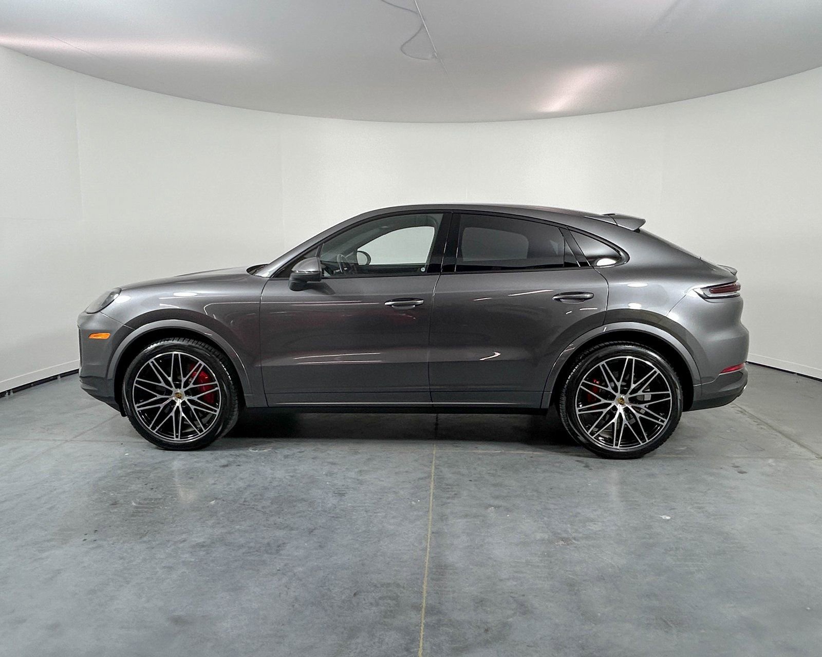 Certified 2024 Porsche Cayenne S AWD/4WD image 2
