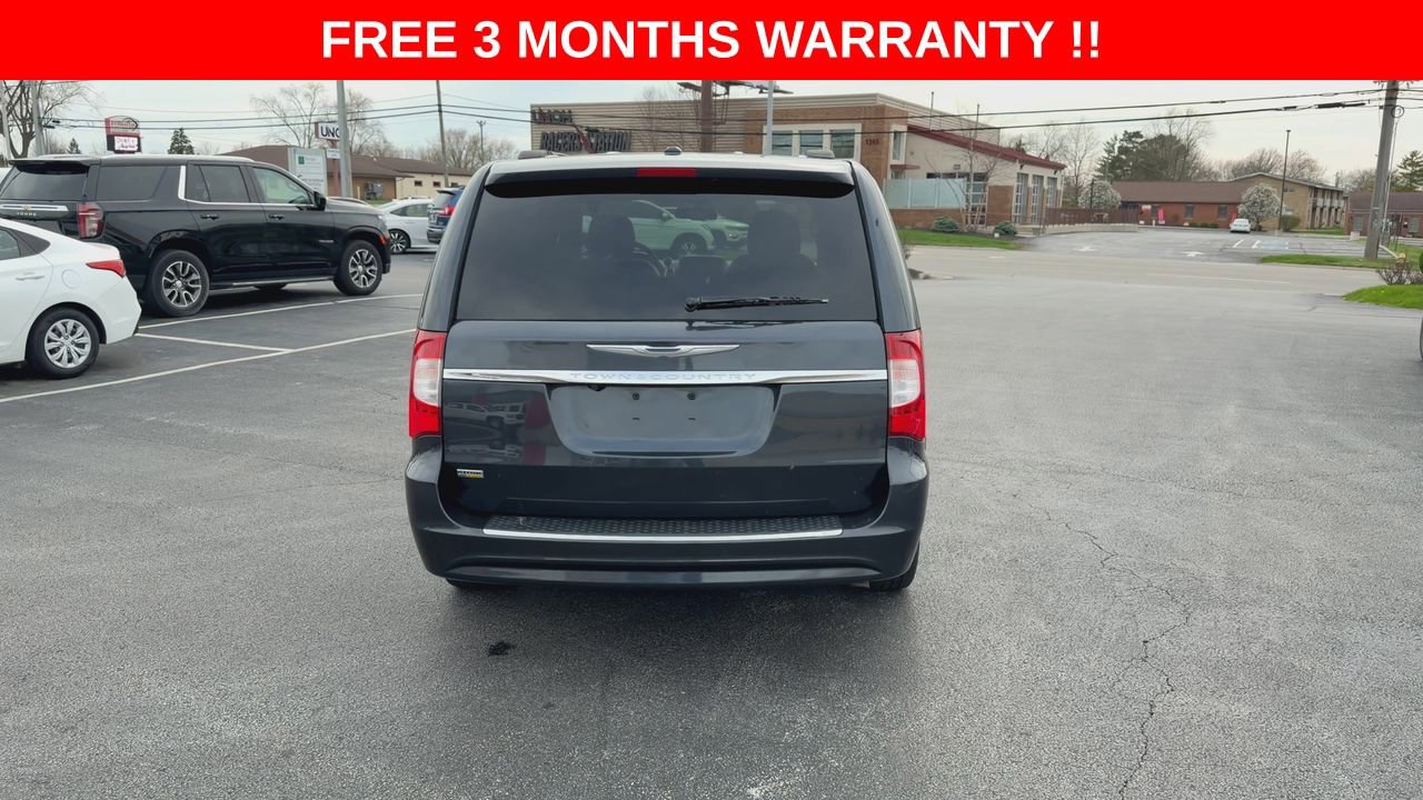Used 2014 Chrysler Town & Country Touring FWD image 7