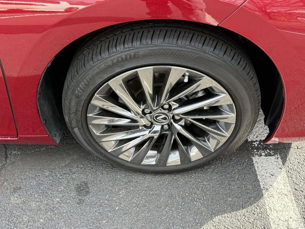 Used 2025 Lexus ES 300h w/ Luxury Package image 7