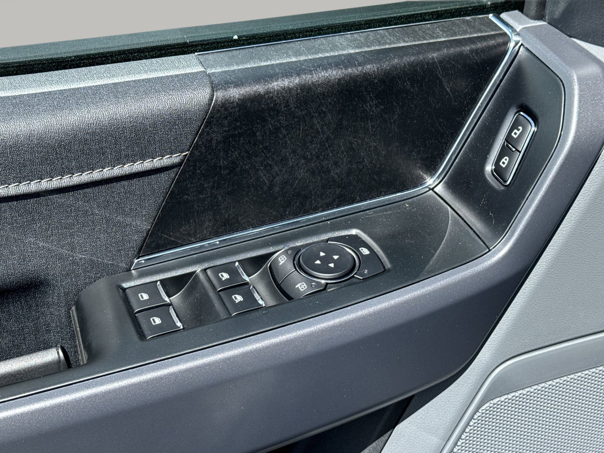 Used 2025 Ford F150 Lightning XLT image 47