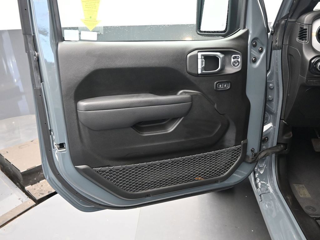 Used 2025 Jeep Gladiator Sport image 21