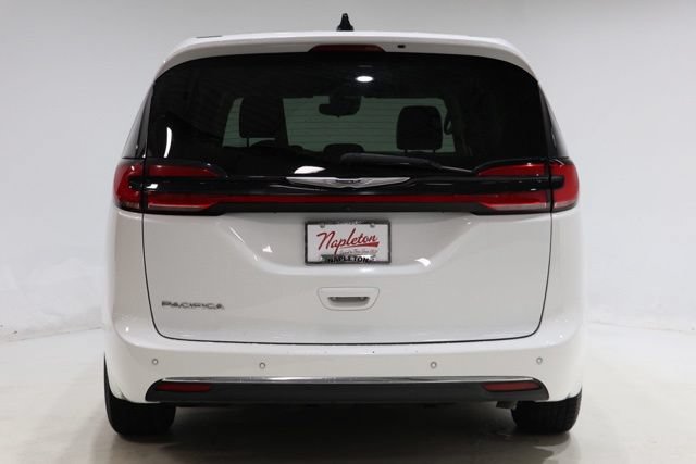 Used 2023 Chrysler Pacifica Touring-L FWD image 7