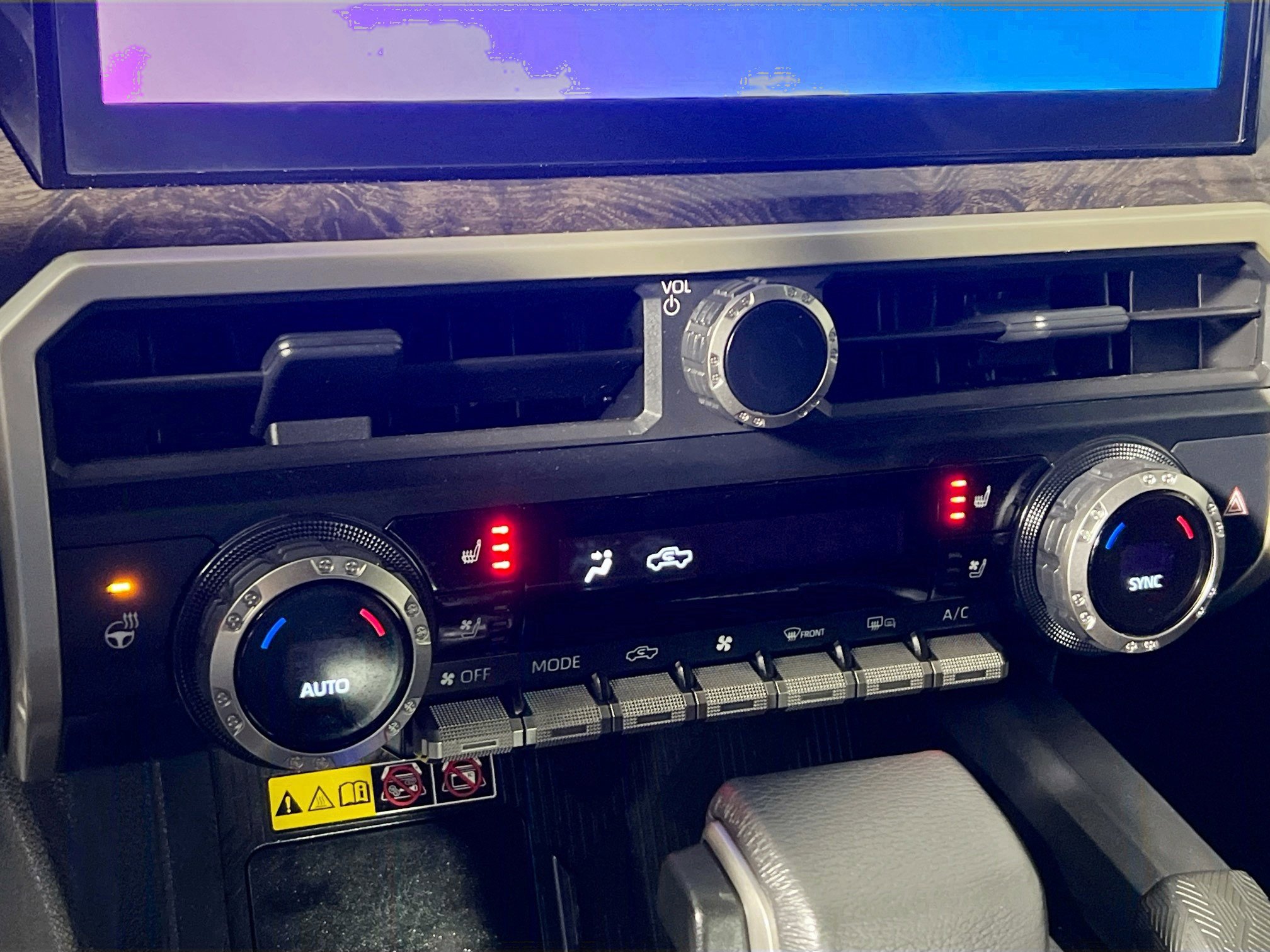 Used 2024 Toyota Tacoma Limited w/ Limited Package (LT) image 27