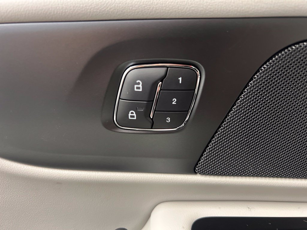 Used 2026 Lincoln Nautilus Reserve AWD/4WD image 25