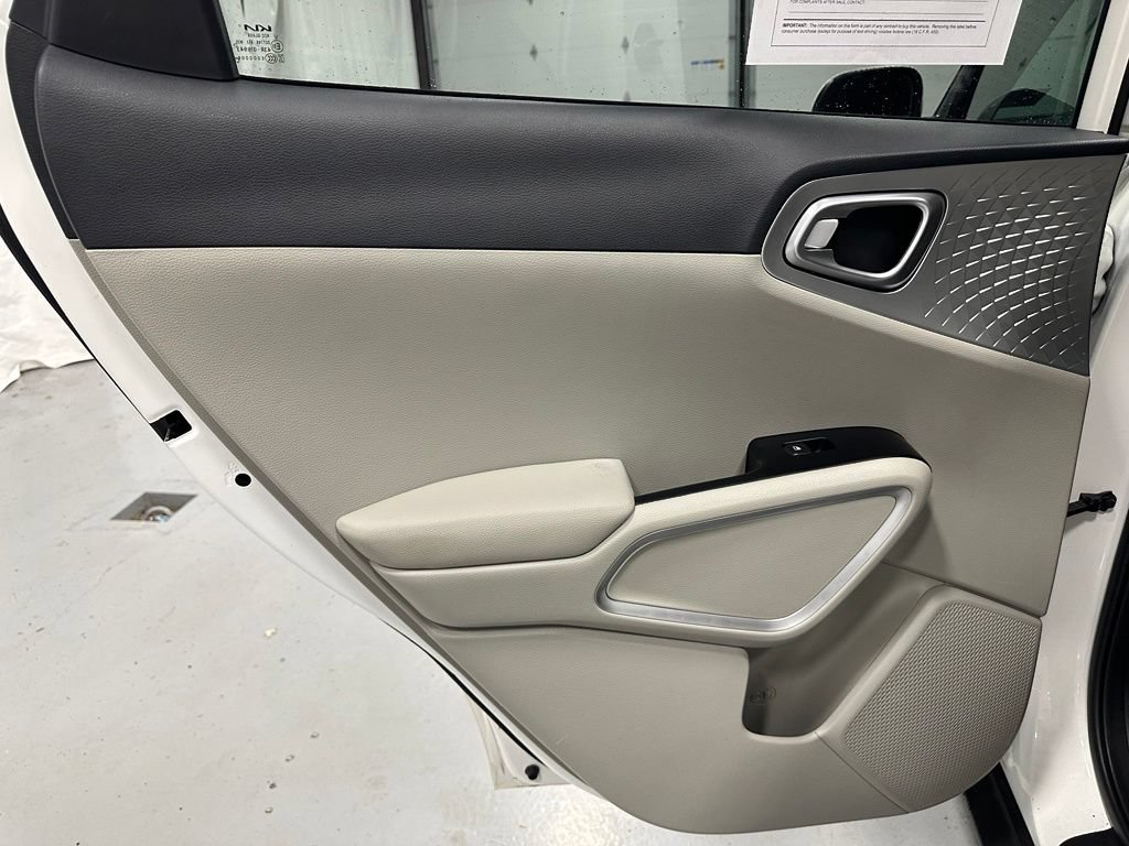 Used 2023 Kia Soul LX w/ LX Technology Package FWD image 42