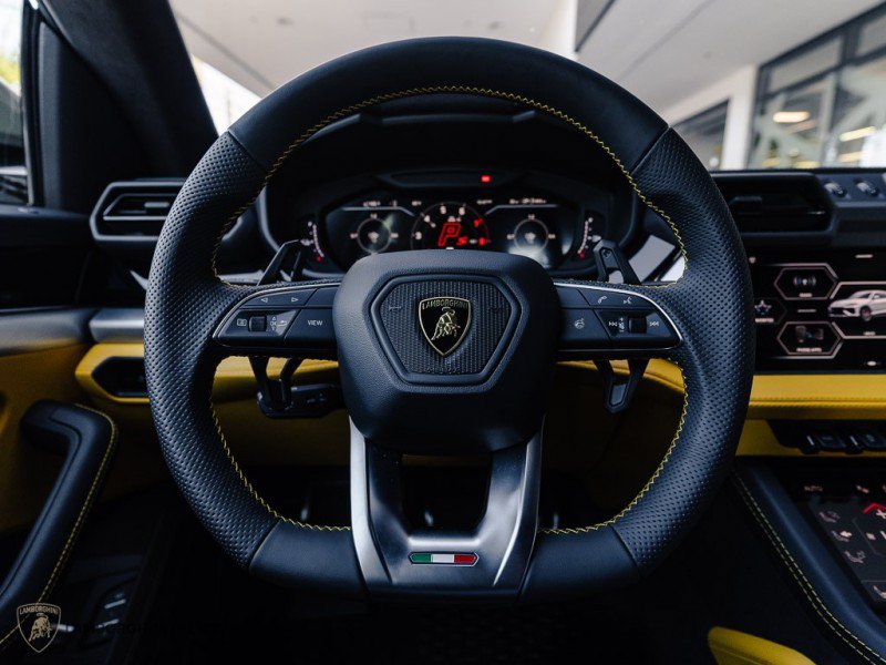 Used 2025 Lamborghini Urus SE AWD/4WD image 12