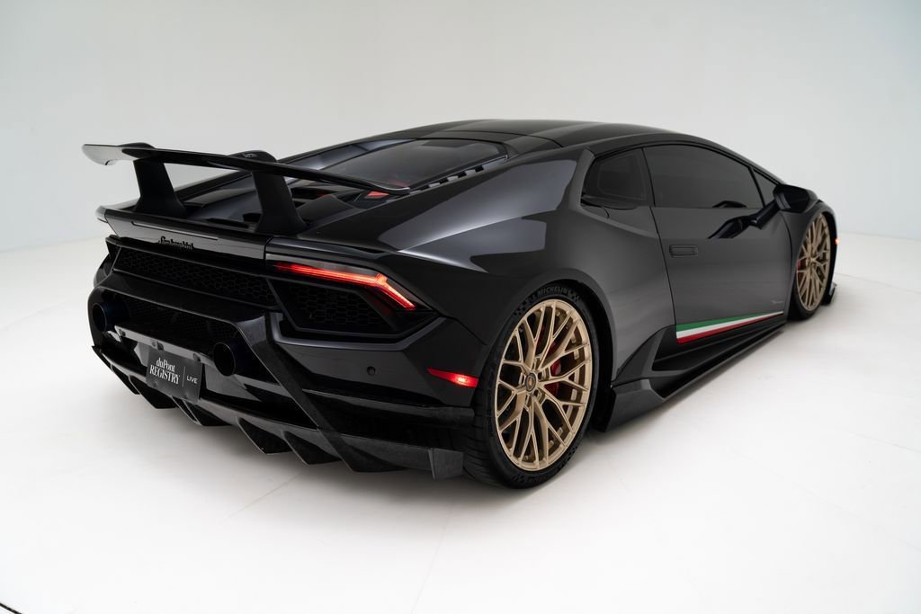 Used 2018 Lamborghini Huracan Performante AWD/4WD image 4