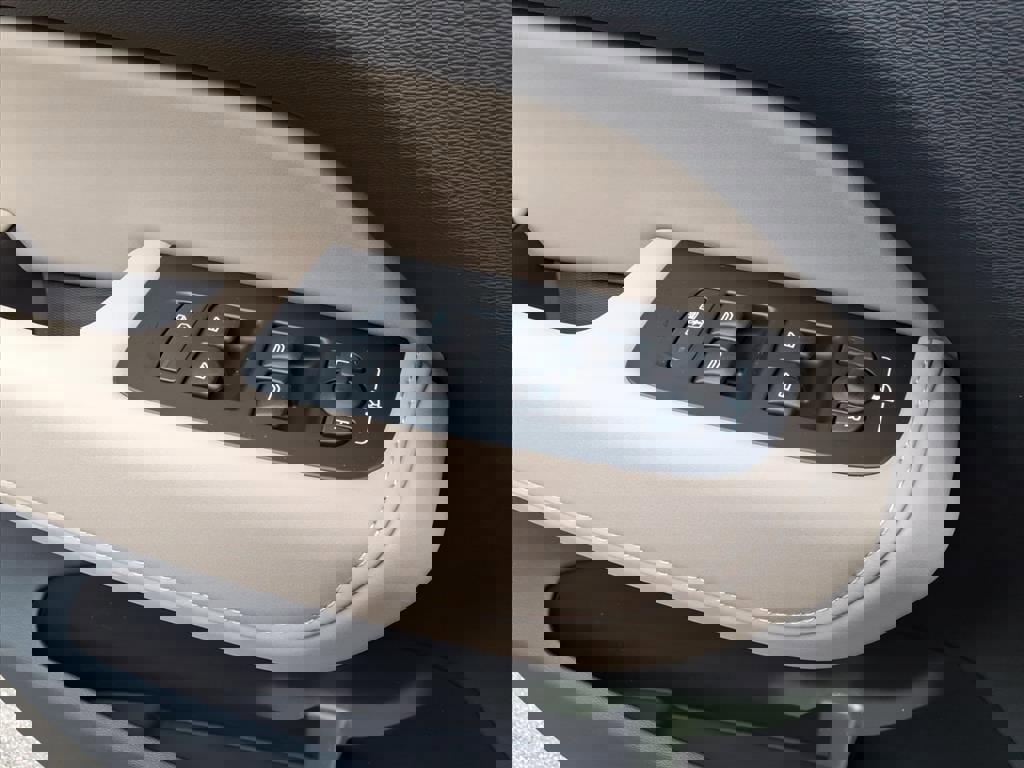 New 2026 Volvo XC60 B5 Plus w/ Protection Package Premier image 21