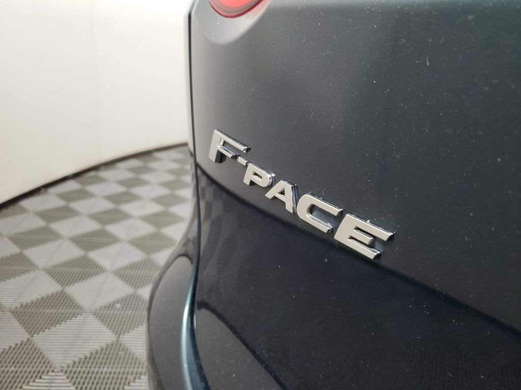 Used 2018 Jaguar F-PACE R-Sport image 8