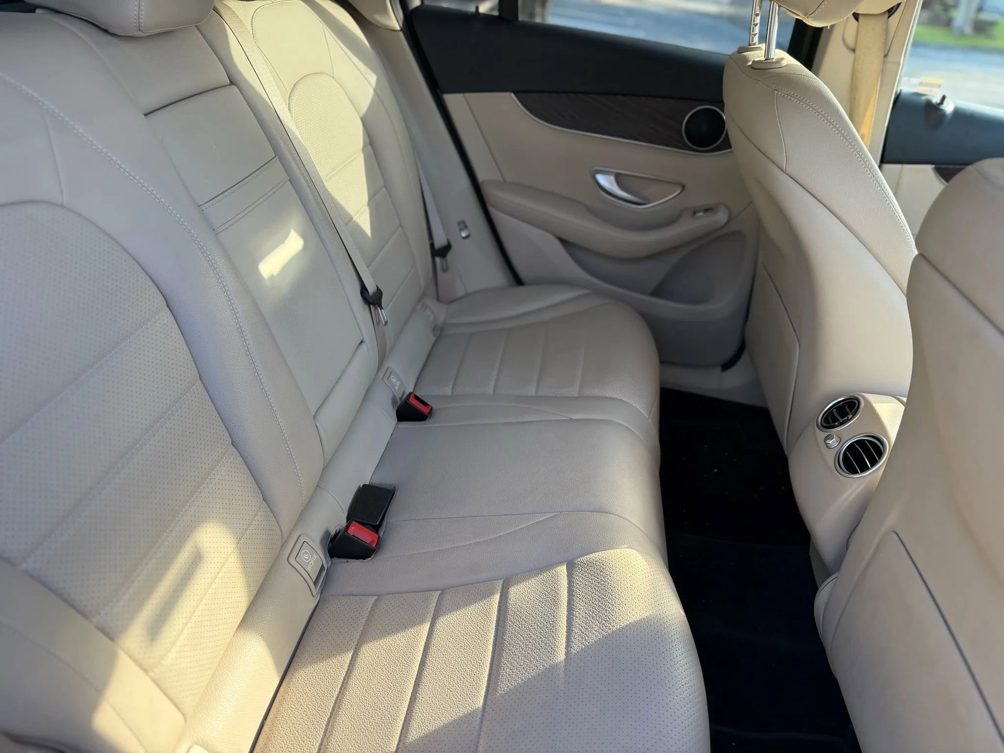 Used 2018 Mercedes-Benz GLC 300 4MATIC image 19