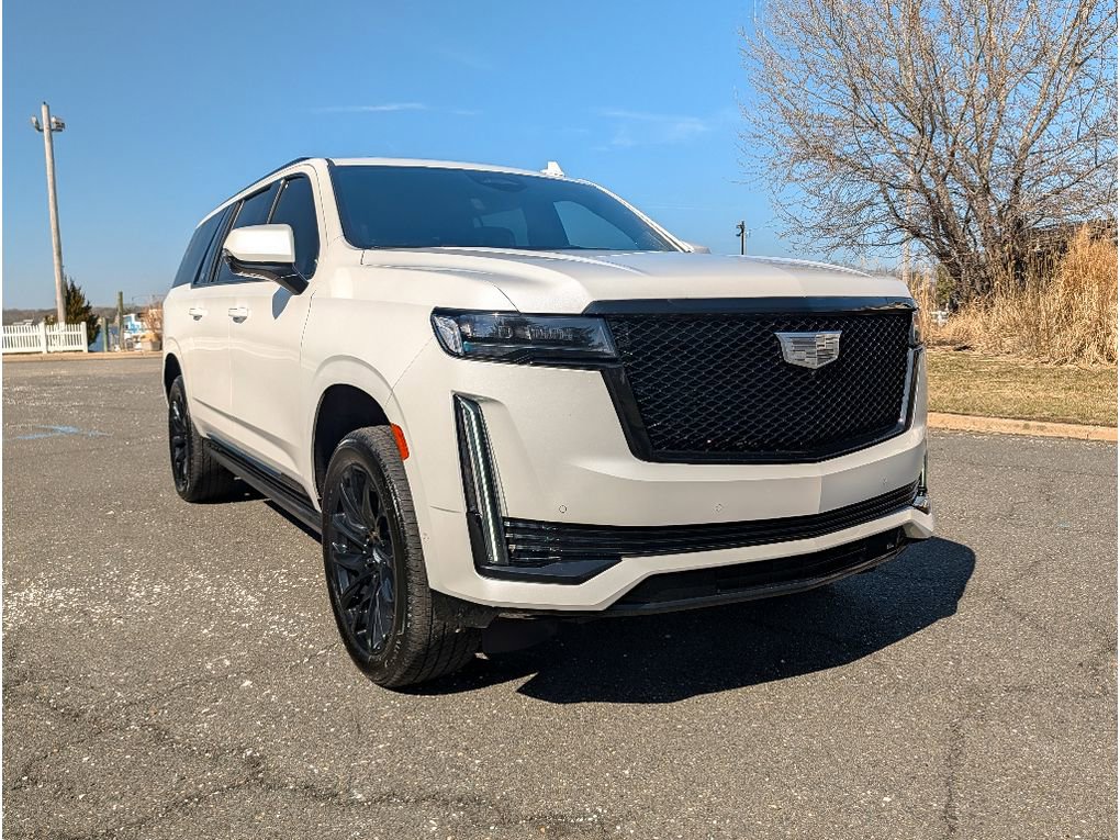 Used 2022 Cadillac Escalade ESV Sport Platinum w/ LPO, ONYX Package image 3