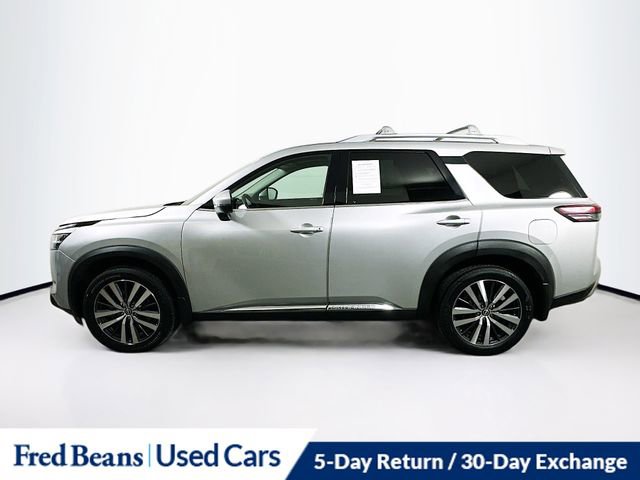 Used 2022 Nissan Pathfinder Platinum w/ Cargo Package image 4