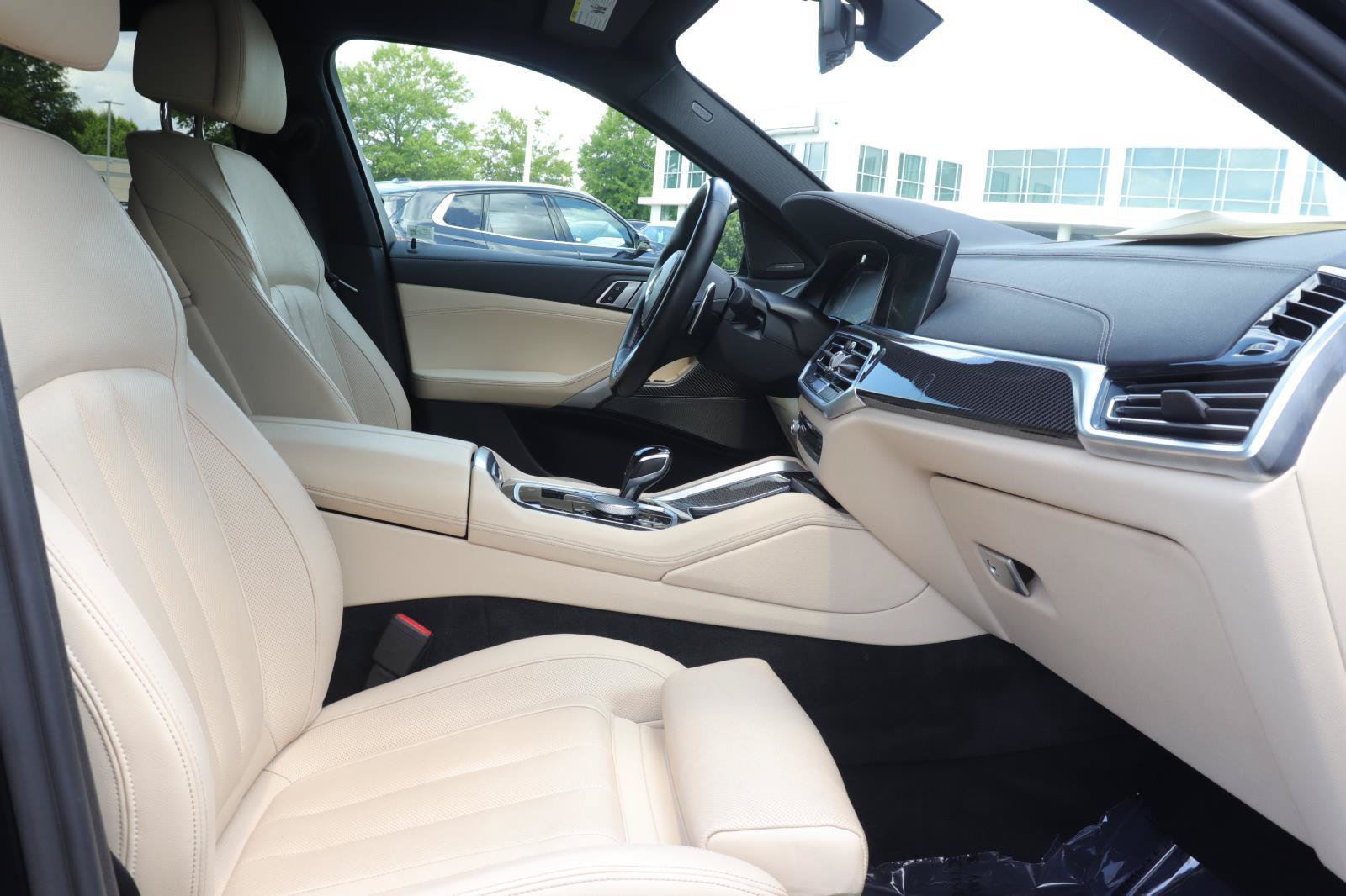 Used 2022 BMW X6 M50i AWD/4WD image 19