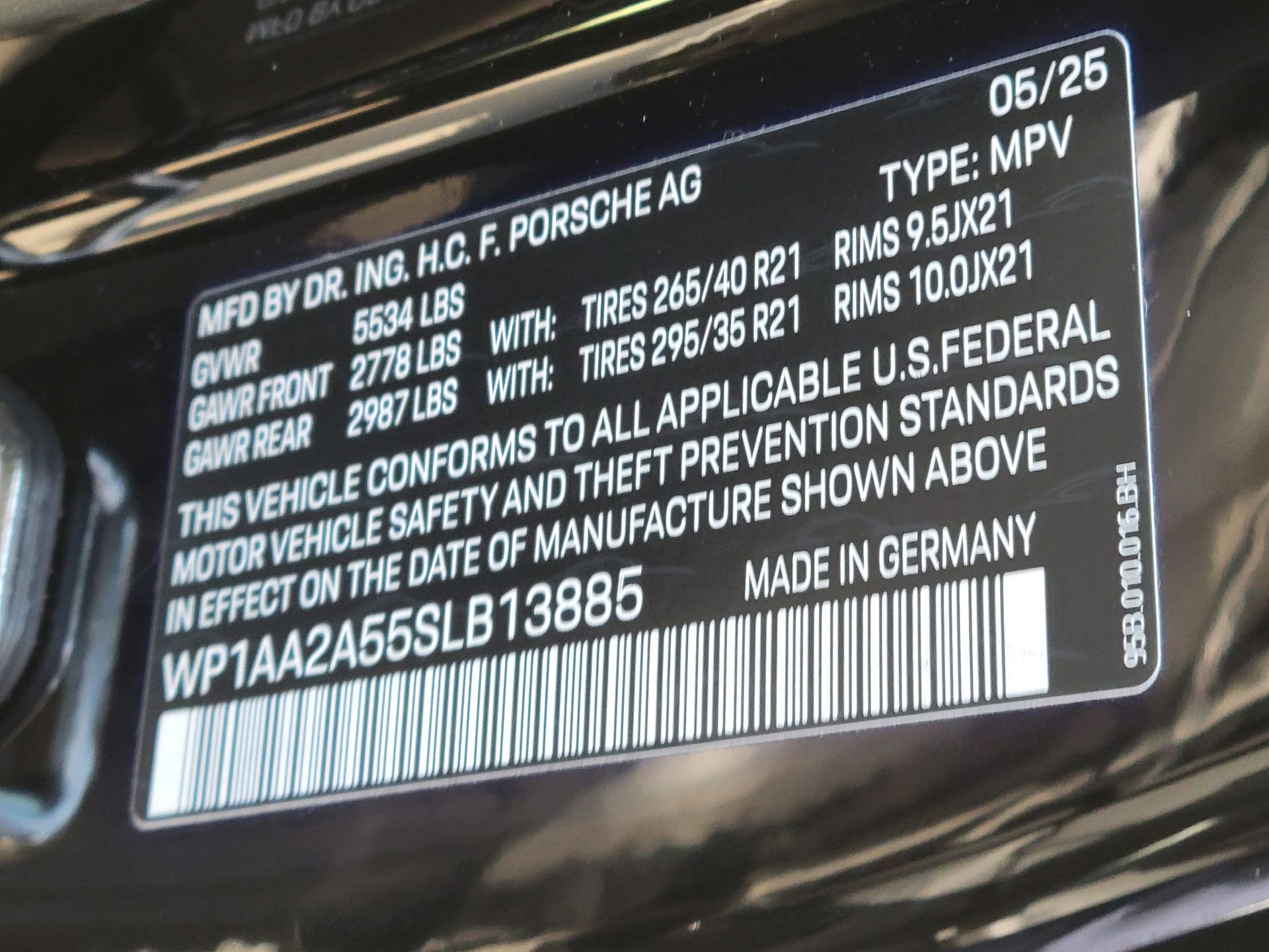 Used 2025 Porsche Macan image 37