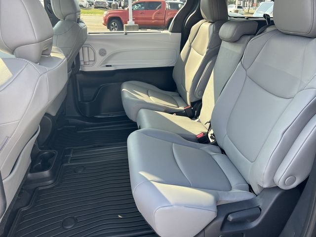 New 2026 Toyota Sienna XLE FWD image 25