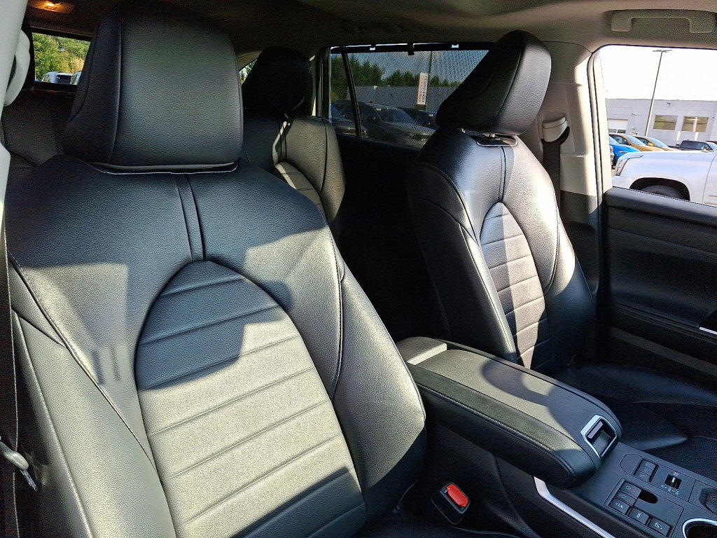Used 2023 Toyota Highlander XLE image 13