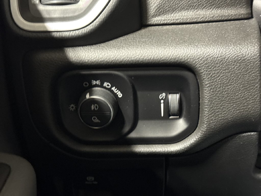 Used 2022 RAM 1500 Big Horn AWD/4WD image 18
