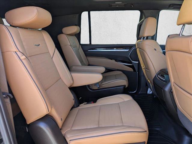 Used 2025 Cadillac Escalade ESV Premium Luxury image 23