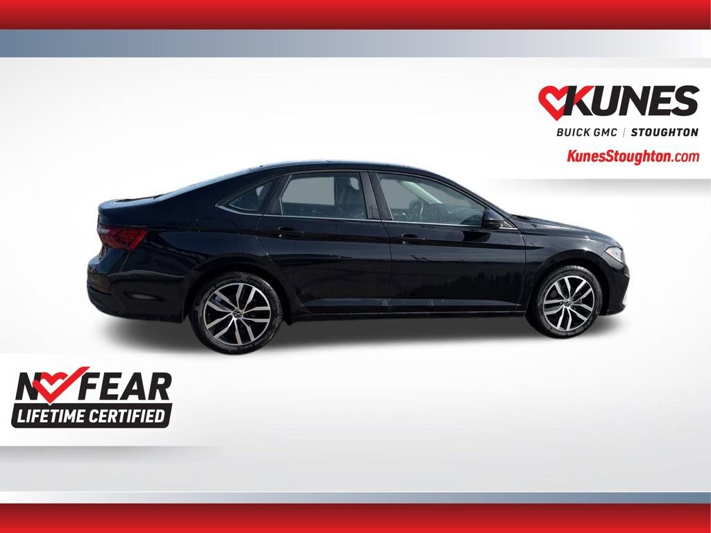 Used 2025 Volkswagen Jetta SE image 10