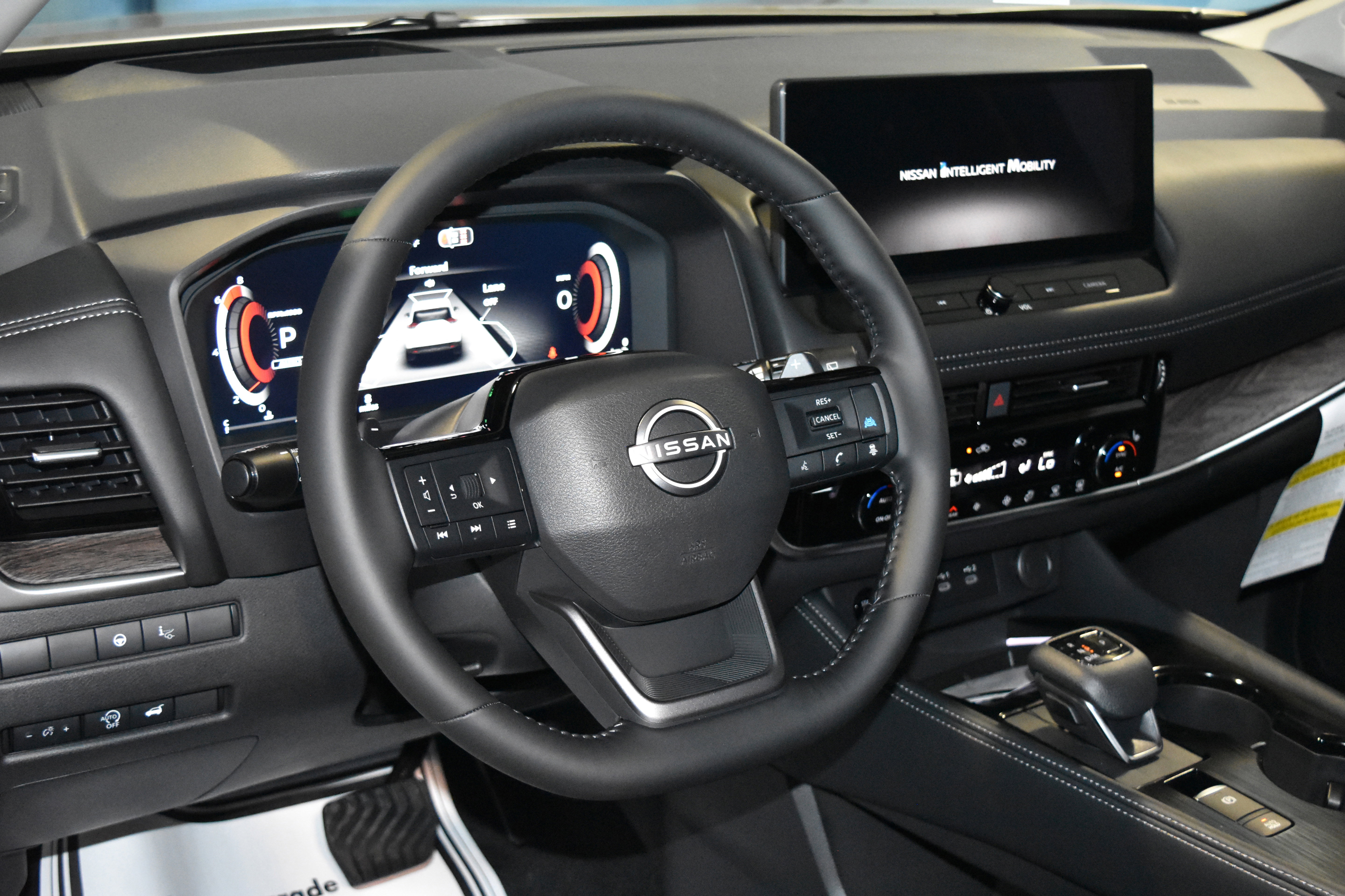 New 2026 Nissan Rogue Platinum w/ Platinum Premium Package image 2