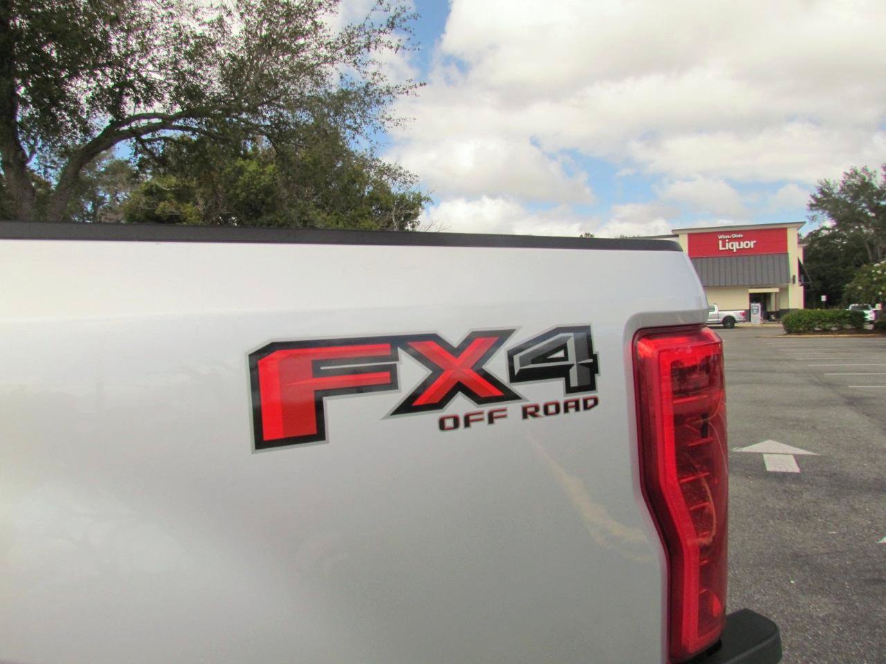 Used 2017 Ford F250 XL w/ STX Appearance Package AWD/4WD image 12