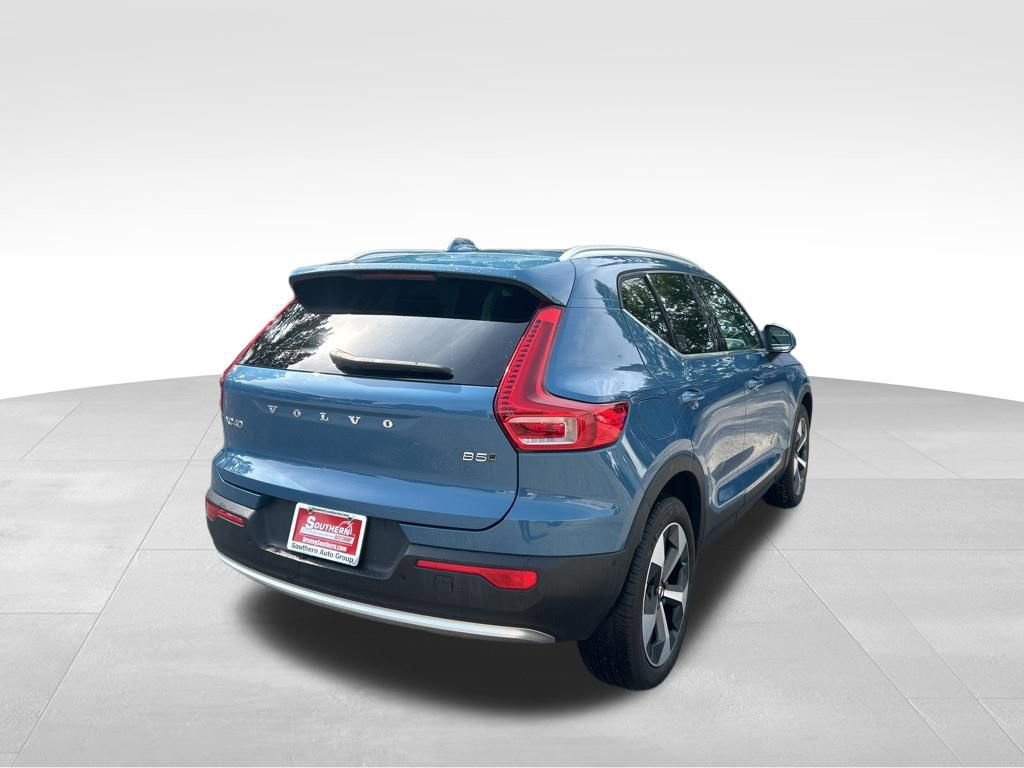 Used 2025 Volvo XC40 B5 Plus AWD/4WD image 5