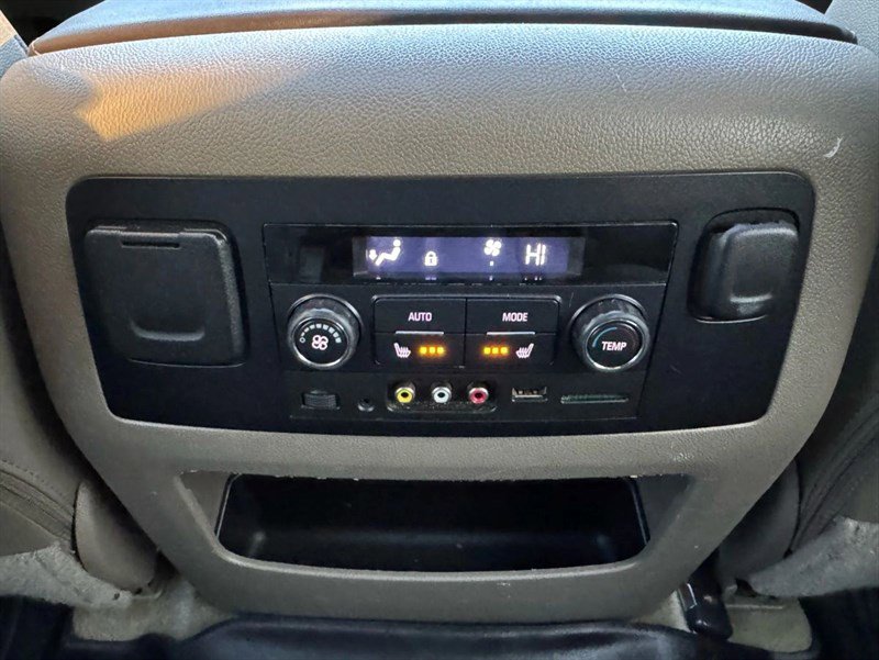 Used 2016 Chevrolet Suburban LT image 26