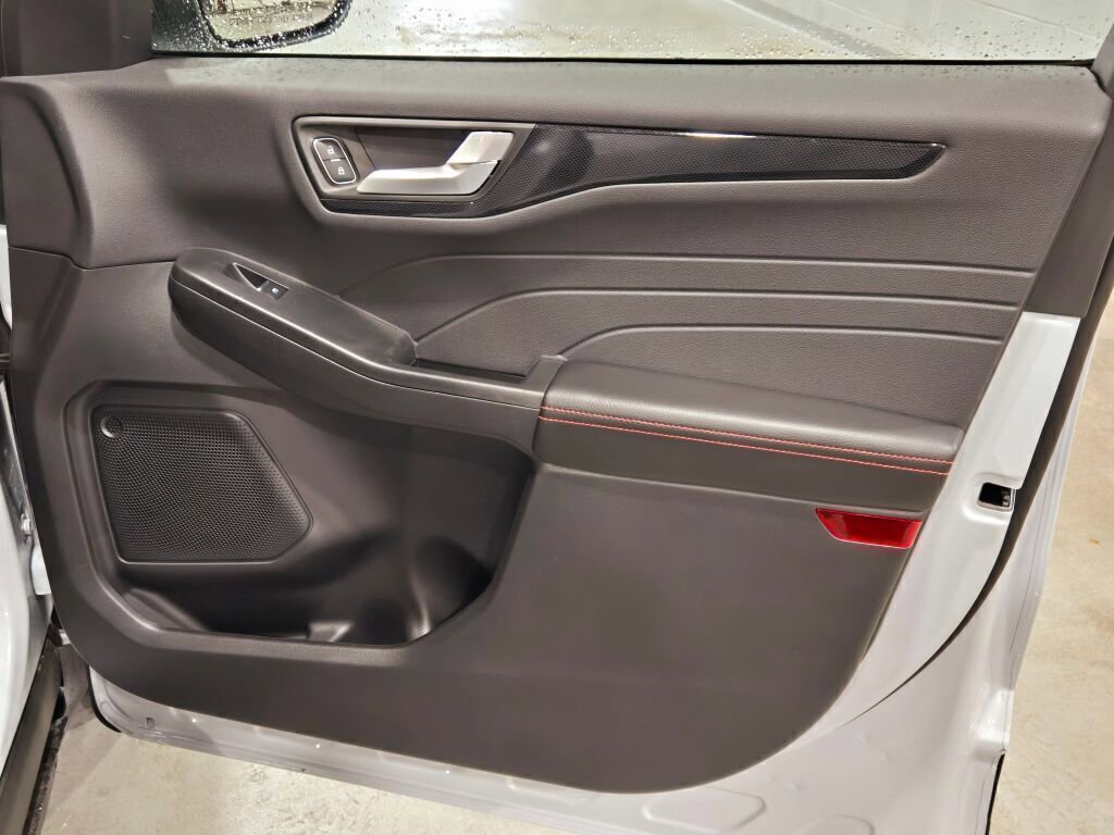 New 2025 Ford Escape ST-Line w/ Tech Pack #1 image 8