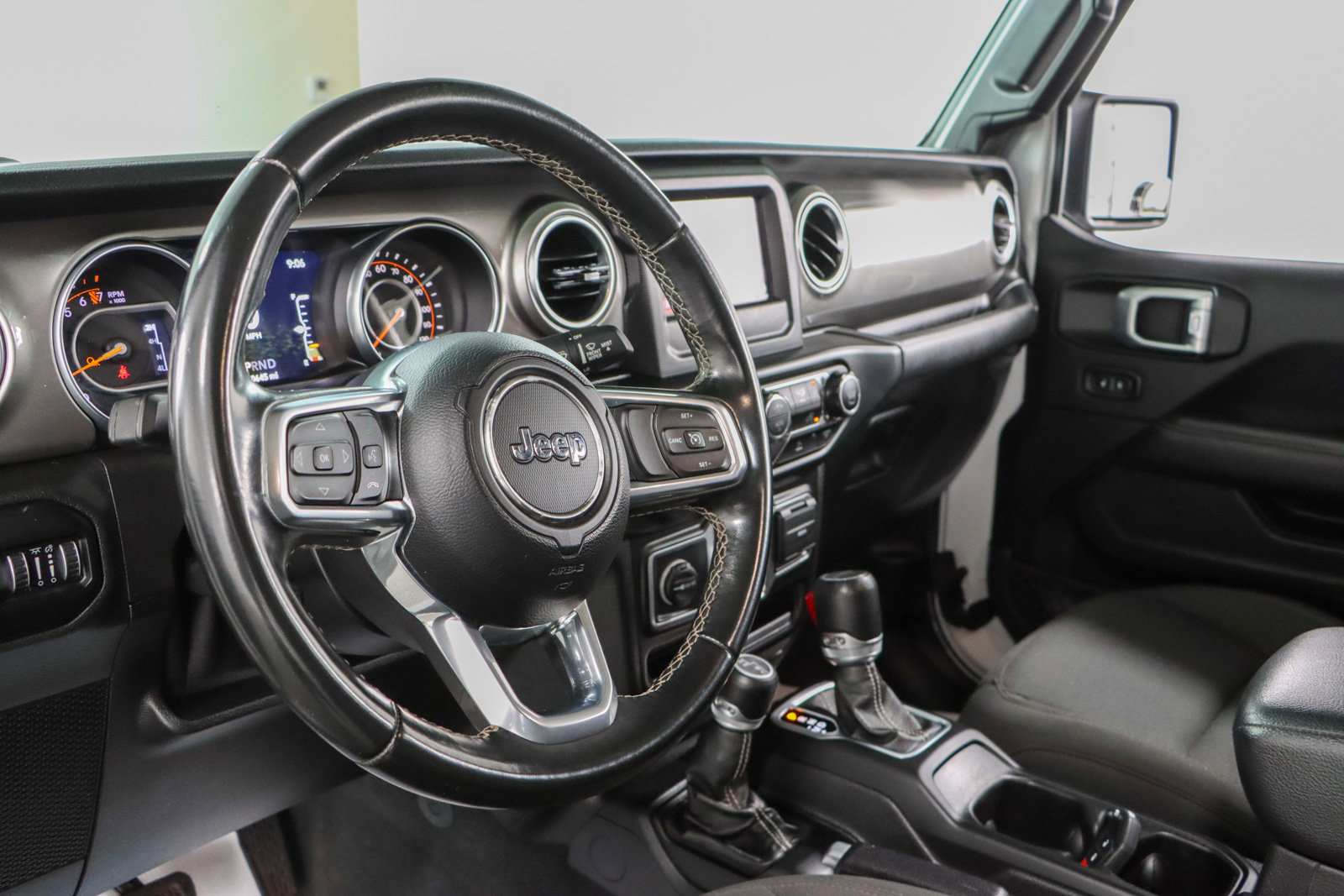 Used 2020 Jeep Gladiator Overland image 22