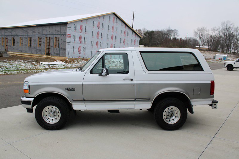 Used 1995 Ford Bronco XLT image 4