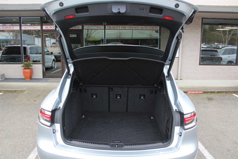 Used 2022 Porsche Macan AWD/4WD image 24