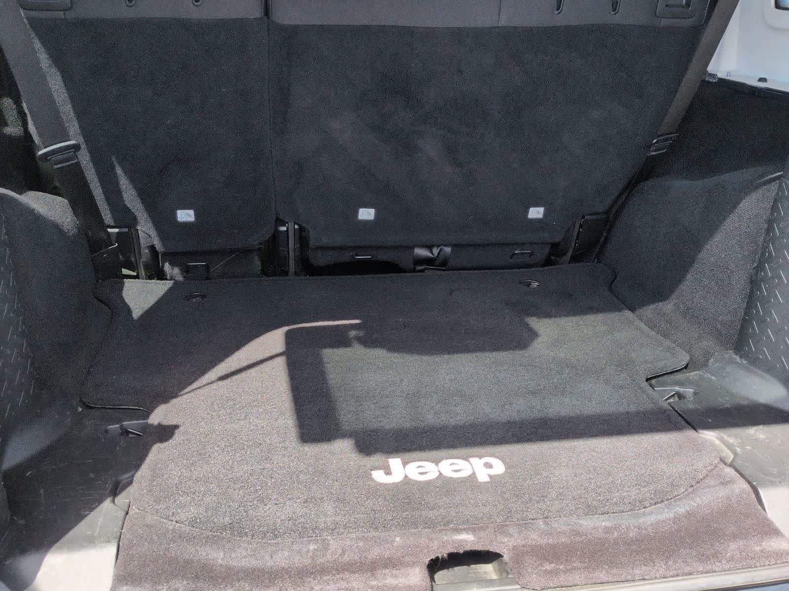 Used 2017 Jeep Wrangler Unlimited Sahara AWD/4WD image 31