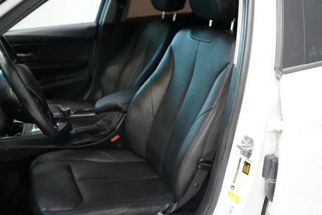 Used 2016 BMW 320i Sedan RWD image 12